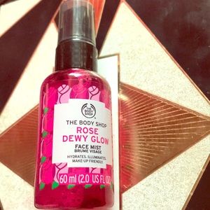 The body shop “Rose dewy glow”